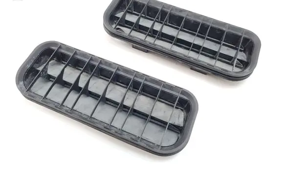 Quarter panel pressure vent