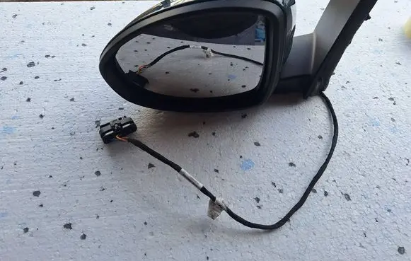 Front door electric wing mirror