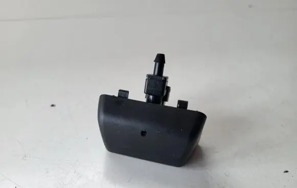 Opel Mokka B Windshield washer spray nozzle 9824288380