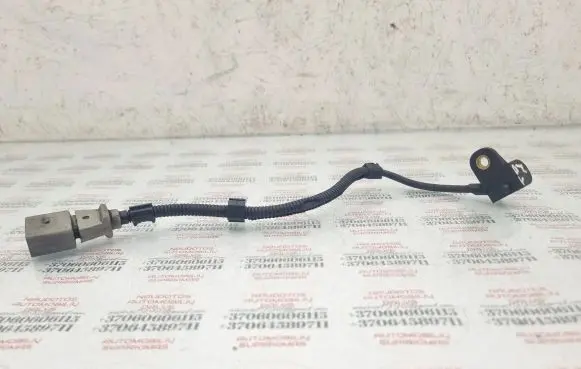 Volkswagen PASSAT B6 Camshaft position sensor 9805940