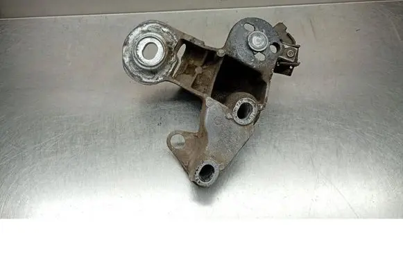 Audi A4 S4 B6 8E 8H Engine mounting bracket 8E0199352F