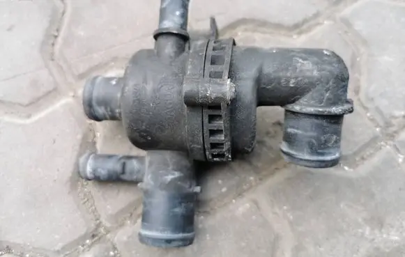 Jaguar XF Thermostat/thermostat housing 9X238A586AD