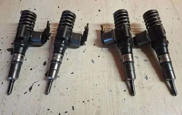 Audi A4 S4 B7 8E 8H Fuel injectors set 03G130073G 0414720404