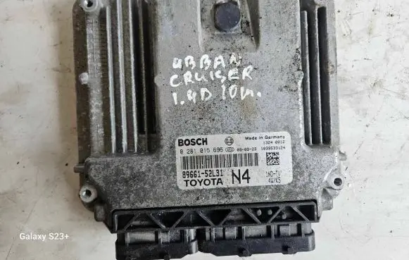 Toyota Urban Cruiser (XP110) Engine control unit/module 1039S33124 0281015695 8966152L31