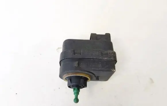 Renault Megane I Headlight level adjustment motor p7700840141