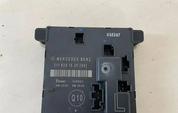Mercedes-Benz E W211 Door control unit/module 2118201526