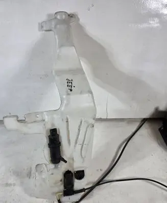 Jeep Grand Cherokee Windshield washer fluid reservoir/tank 57010719