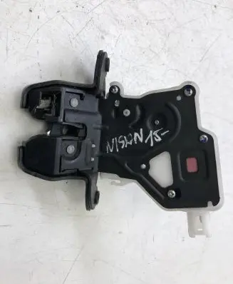 Nissan Qashqai Loading door lock 