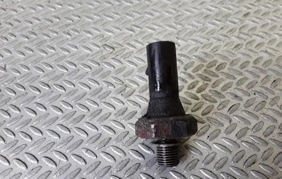 Audi A4 S4 B6 8E 8H Oil pressure sensor 