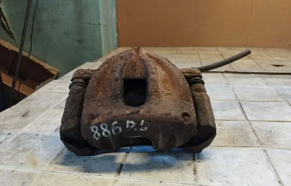 Toyota Corolla Verso AR10 Front brake caliper