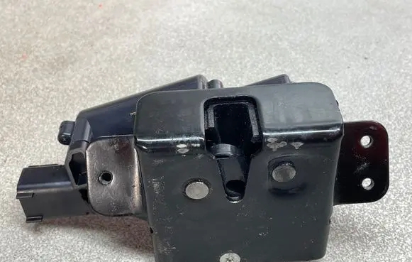 Opel Insignia A Tailgate/trunk/boot lock/catch/latch 13581405