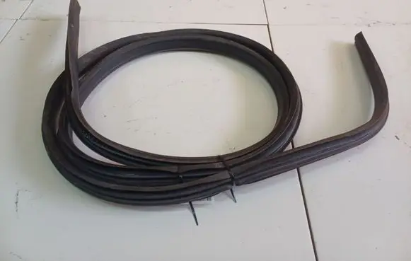 Ford Mondeo Mk III Rubber seal front coupe door 