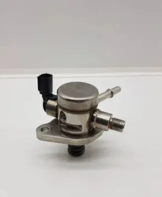 Opel Astra K Fuel injection high pressure pump 555101780