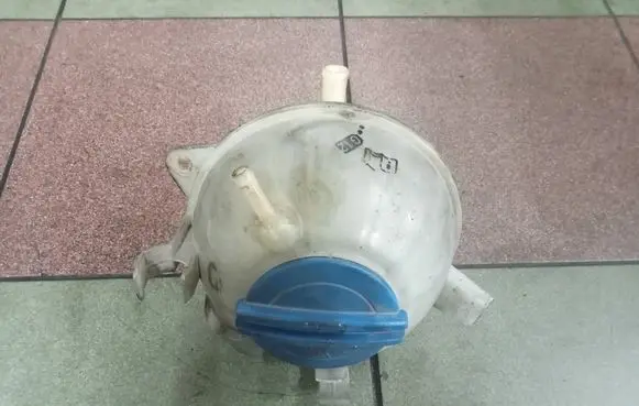 Skoda Octavia Mk2 (1Z) Coolant expansion tank/reservoir 000