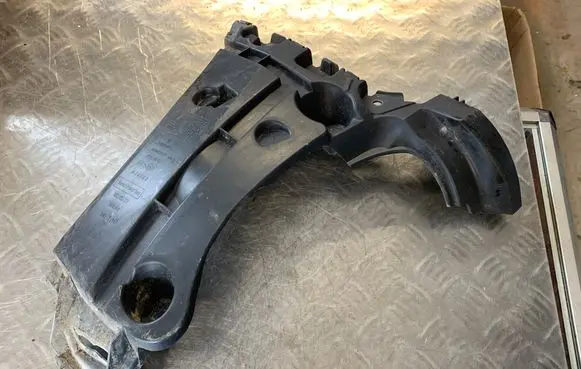 Renault Kangoo II Rear bumper mounting bracket 8200435435