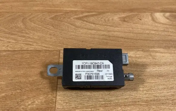 Ford C-MAX II Aerial antenna amplifier 7CP118C847CA 20110923 P30761696