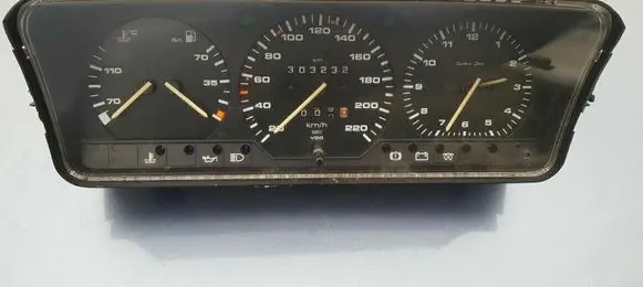 Volkswagen PASSAT B3 Speedometer (instrument cluster) 357919033DH
