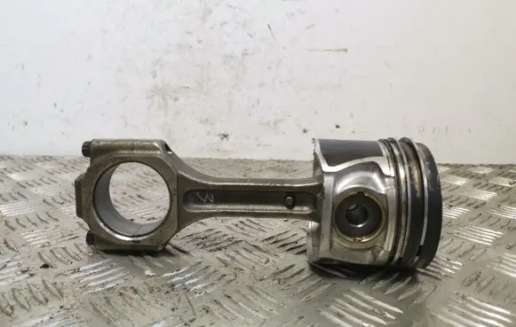 KIA Sportage Piston with connecting rod