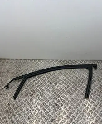 Peugeot 5008 II Rubber seal front door window/glass 9811586080