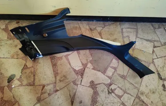 Tesla Model S (C) pillar trim 100833400G