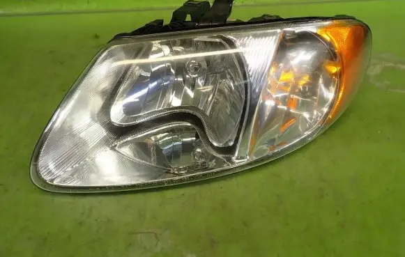 Chrysler Town & Country IV Headlight/headlamp