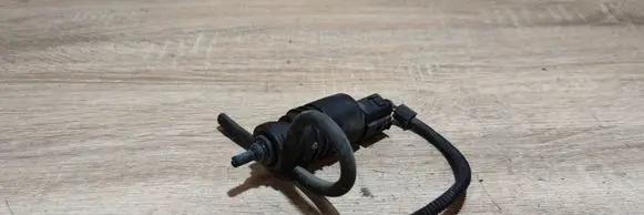 Audi A3 S3 8L Windscreen/windshield washer pump 1J0973722