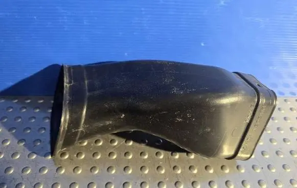 Volvo XC90 Air intake duct part 31370228