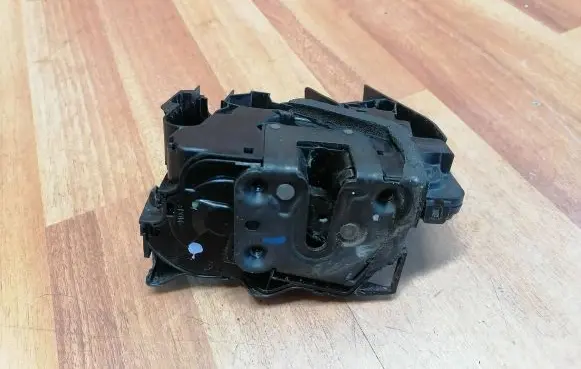 Renault Megane IV Front door lock 805023183R 16943019A 805027351R