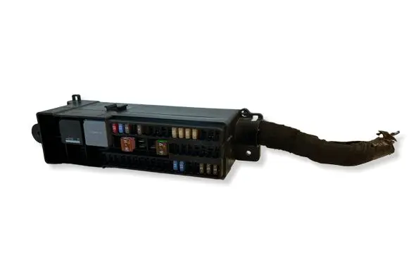 Volvo V40 Fuse module AV6T14K131AB