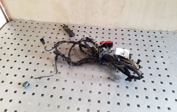 Ford Focus Tailgate/trunk wiring harness BV6T17N400