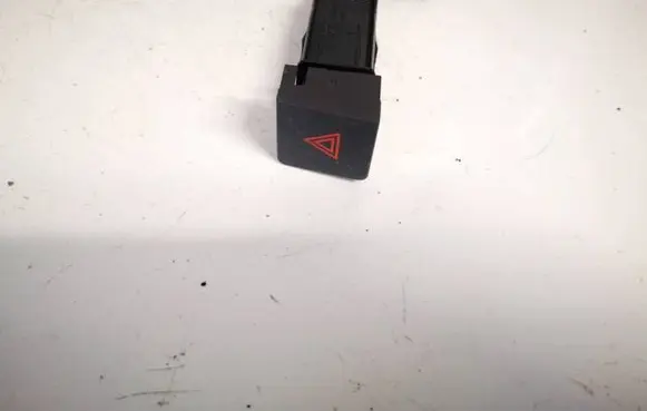 Chevrolet Captiva Hazard light switch 202005304