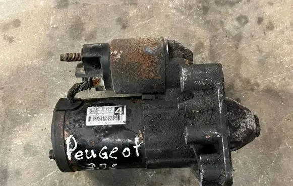 Peugeot 308 Starter motor 966401698001 M000T22472 966401698