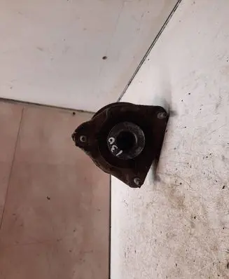 Hyundai i30 Front upper strut mount 