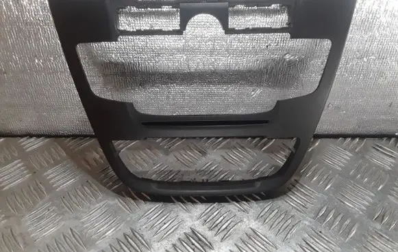 Radio/GPS head unit trim
