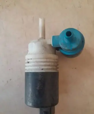 Audi A6 S6 C5 4B Windscreen/windshield washer pump 1H6955651