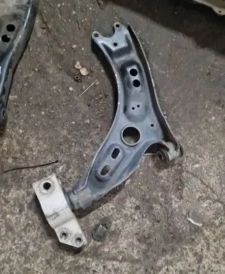 Volkswagen PASSAT B7 Front lower control arm/wishbone