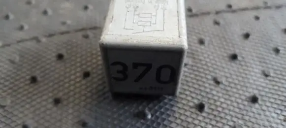 Audi A6 S6 C5 4B Other relay 8D0951253 V23134-J52-X300