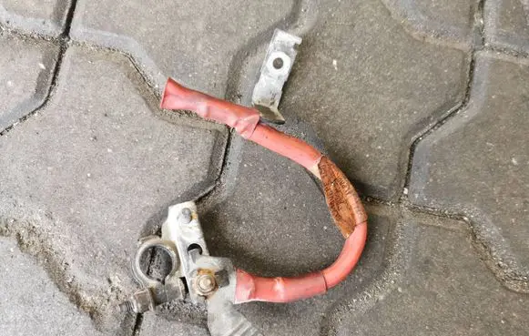 Renault Trafic III (X82) Positive cable (battery) 