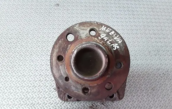 Rear wheel hub