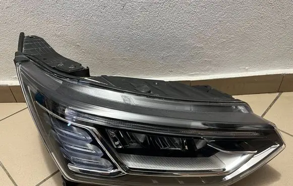 SsangYong Korando Headlight/headlamp 8310237201