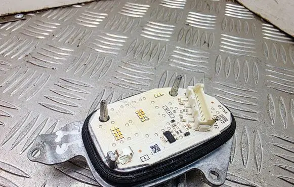 Audi A1 LED ballast control module MDE922036 B104613B