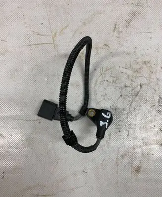 Volkswagen Touareg II Crankshaft speed sensor 03H906433