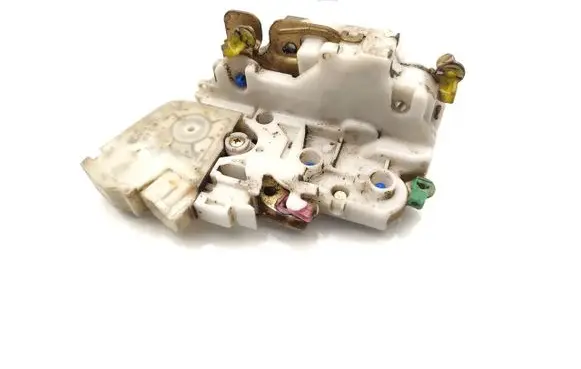 Nissan Navara D40 Front door lock 805525P013 89-A820