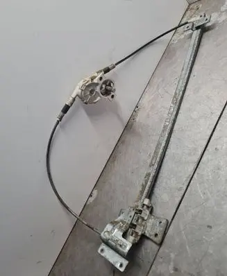 Mercedes-Benz Vito Viano W638 Front door window regulator with motor 