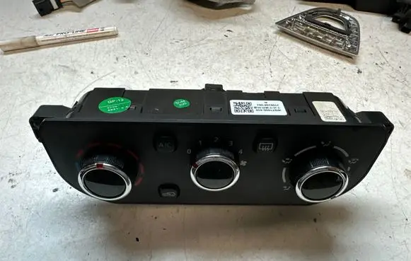Dacia Spring Climate control unit WQT100D050
