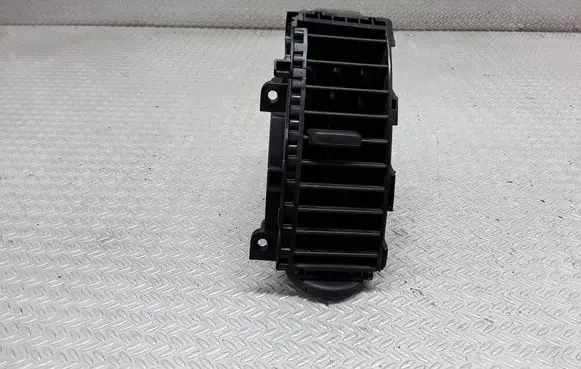 Nissan Note (E11) Dash center air vent grill 687509U00B