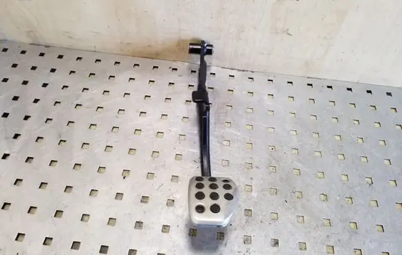 Peugeot 307 Brake pedal