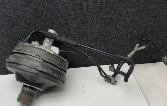 Audi A4 S4 B7 8E 8H Brake booster 8E0612105