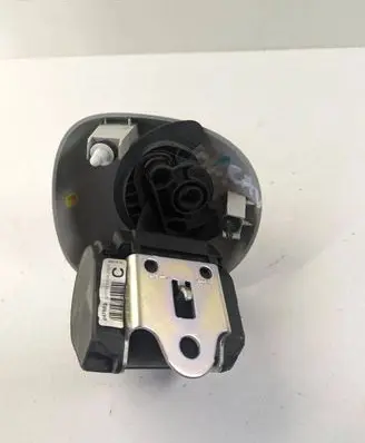 Volkswagen Touran II Rear seatbelt 6047883