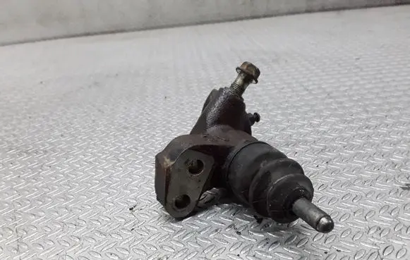 Nissan Almera N16 Clutch slave cylinder 